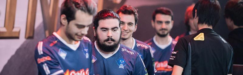 SuperMassive, Brezilya'da Gruptan Çıktı! 1 SuperMassive, Brezilya'da Gruptan Çıktı!
