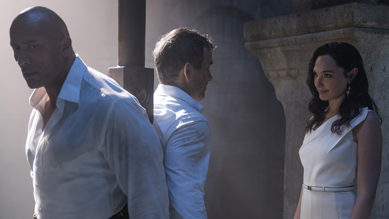 Netflix, Yıldızlarla Dolu Yeni Filmi Red Notice'ın Fragmanını Yayınlandı 1 Netflix filmi Red Notice fragmani