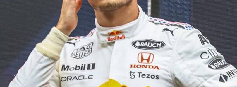 F1 Şampiyonu Max Verstappen, Sanal Araba Yarışında Kaza Yaptı