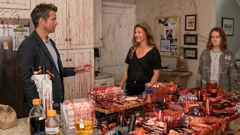 Netflix'te Mutlaka İzlemeniz Gereken Zombi Dizileri! 3 en iyi zombi dizileri Santa Clarita Diet