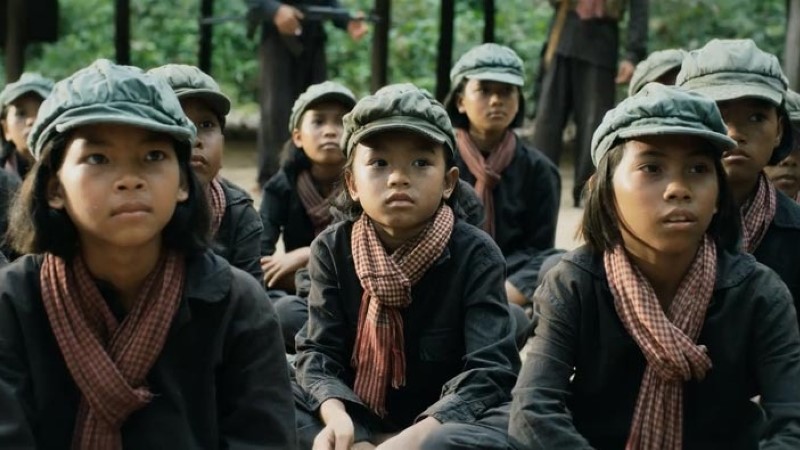 Netflix Savaş Filmleri: Mutlaka İzlemeniz Gereken 10 Yapım 2 First They Killed My Father