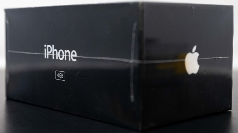 Kutusu Açılmamış İlk iPhone Rekor Bedelle Satıldı! 1 ilk iphone açık artırma
