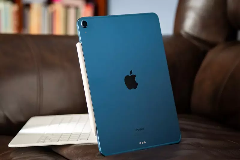 Apple Quietly Downgrades M2 iPad Air's GPU to 9 Cores 1 Apple Quietly Downgrades M2 iPad Air's GPU to 9 Cores