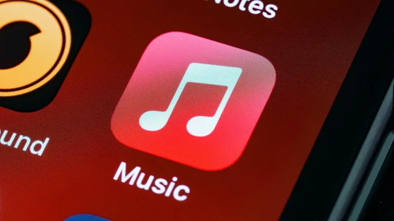 Apple Music to Revolutionize Playlist Artwork with AI