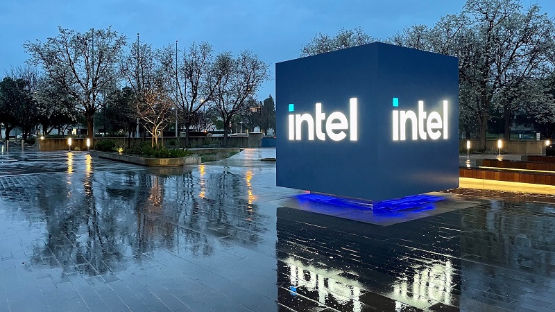 Teknoloji Devi Intel Küçülmeye Gidiyor